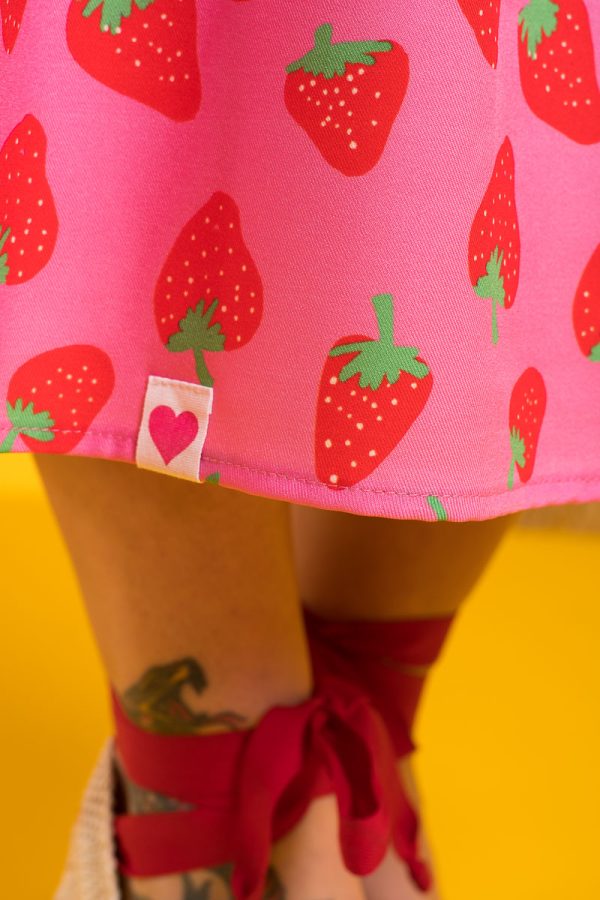 Athena Dress Pink Red Strawberries Φόρεμα με Ζώνη & Τσέπες Petit Boutik